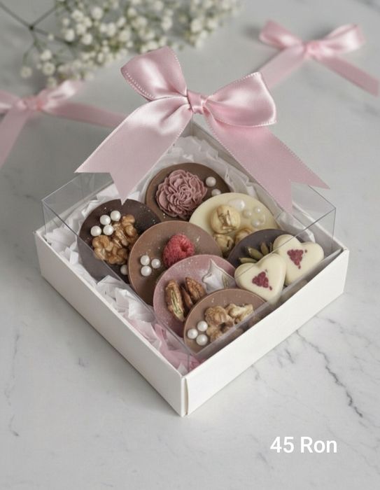 Cutii de ciocolată și mix de fructe uscate