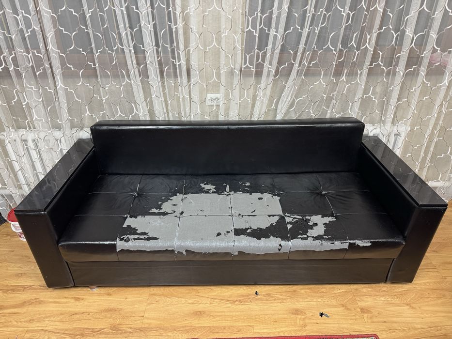 Продам диван черный