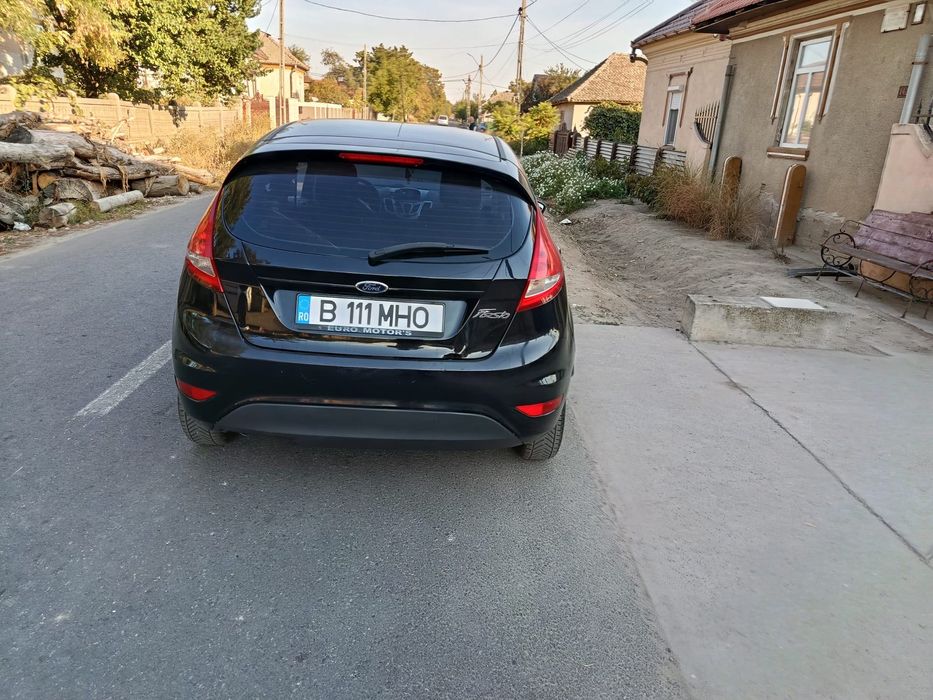 Vând Ford Fiesta 2010