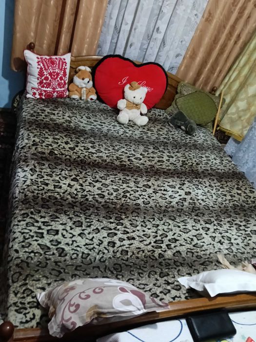 Vând dormitor mare de 2 persoane