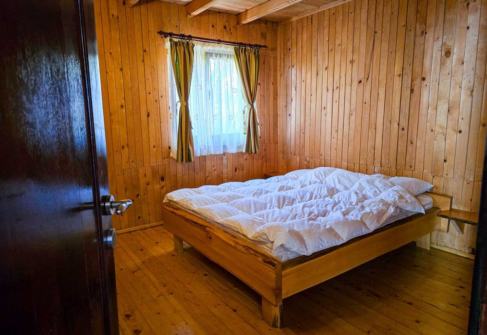 Cabană de închiriat - Lacul cu cabana -de Revelion nu este disponibilă