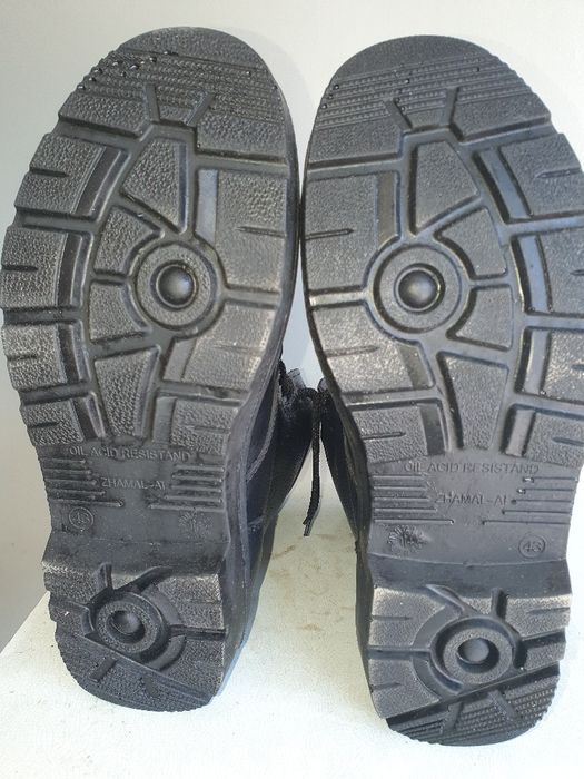 Берцы специальные, зимние.