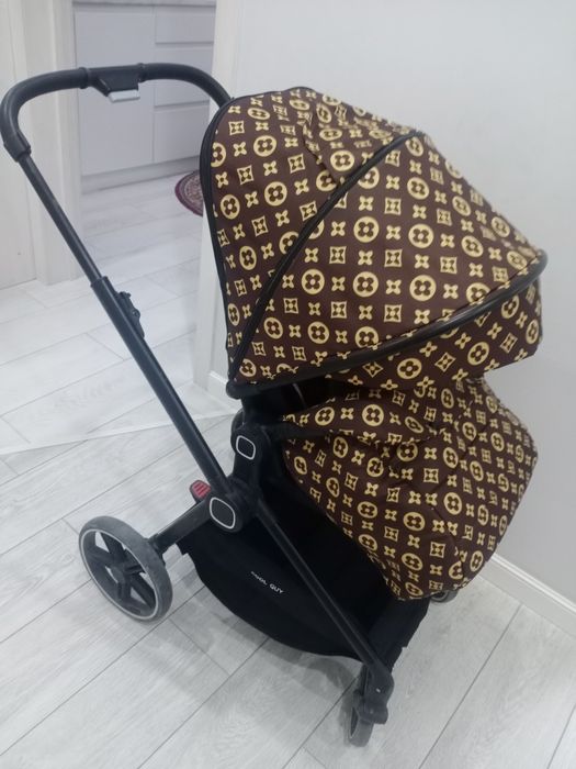 продам прогулочную коляску