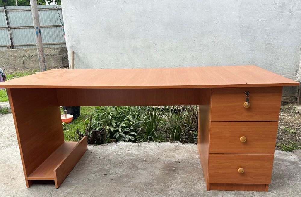 Стол для компьютера