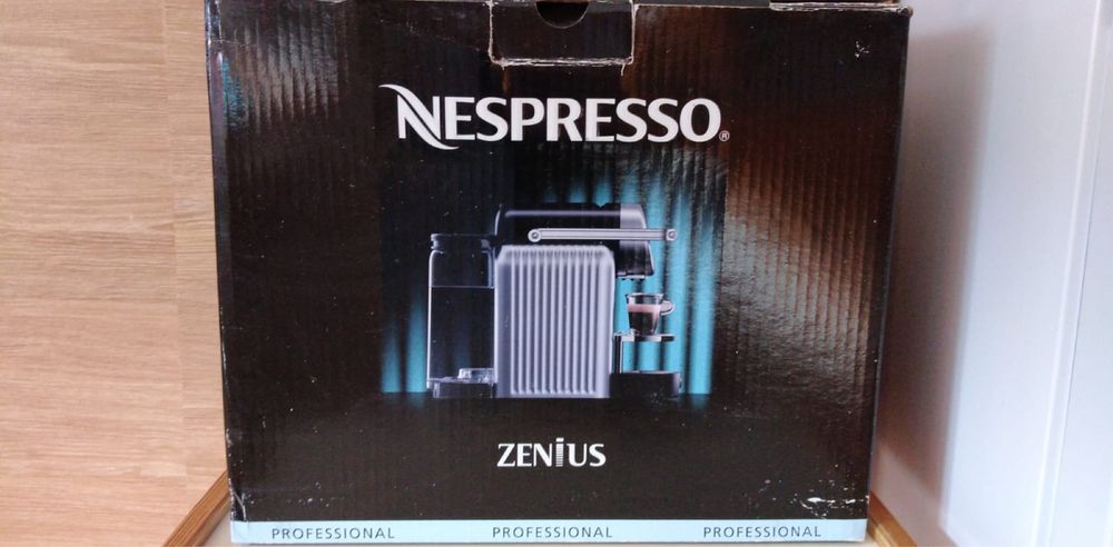 Aparat de cafea profesional Nespresso Zenius