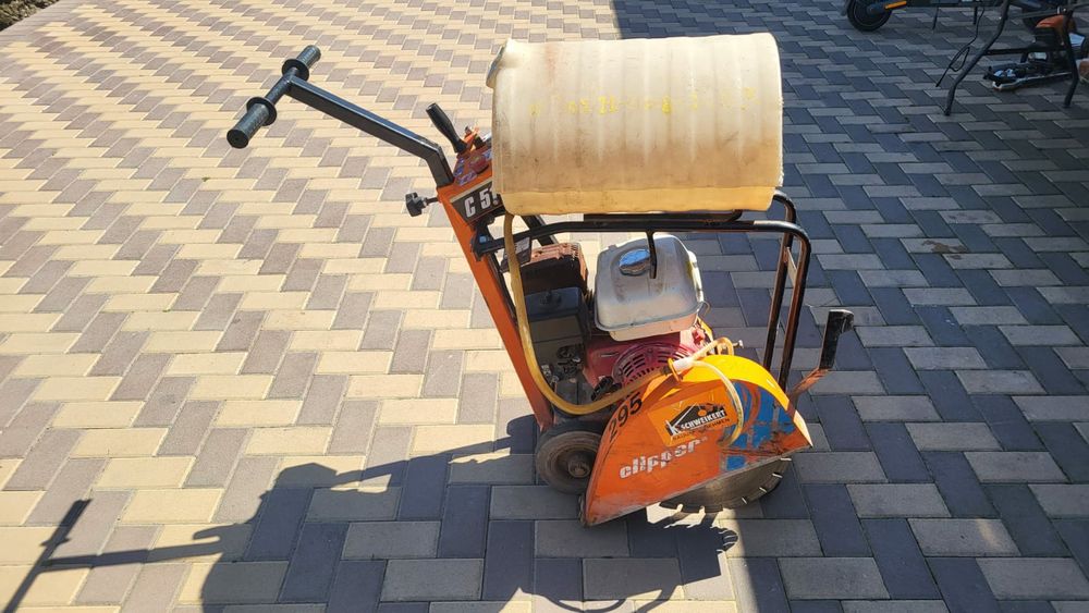 Masina profesionala de taiat asfalt Clipper