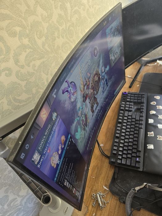 Монитор Ardor Gaming Horizon с кронштейном.