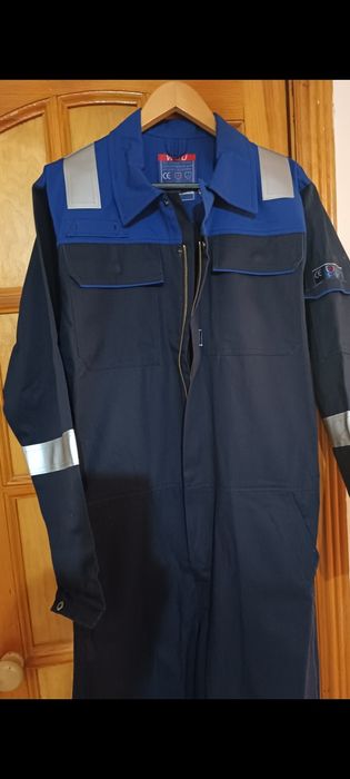 Продам спецкомбинезон.