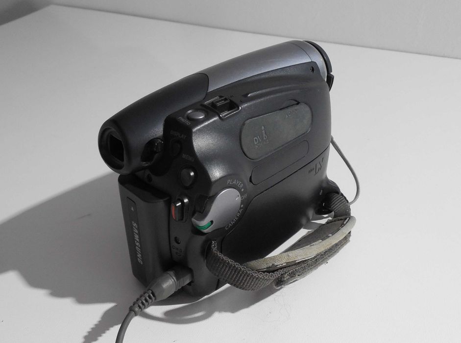 Vand camera digitala MiniDV Samsung VP-D371W cu incarcator si cablu AV