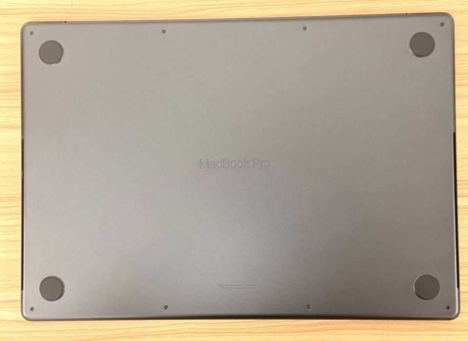 Macbook M4 Pro 16" - 24GB / 512GB / 50 цикъла / гаранция до Октомври
