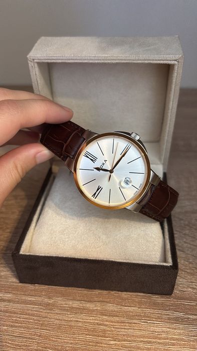 Ceas Doxa NOU ,cu curea de piele cocodile maro ,geam cristal safir ,colecție D-light ,30 atm