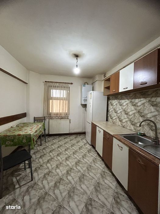 Apartament cu 3 camere confort 1 decomandat în Prundu