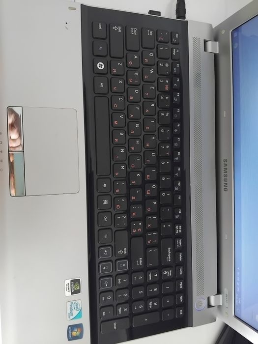 Лаптоп Samsung rv511