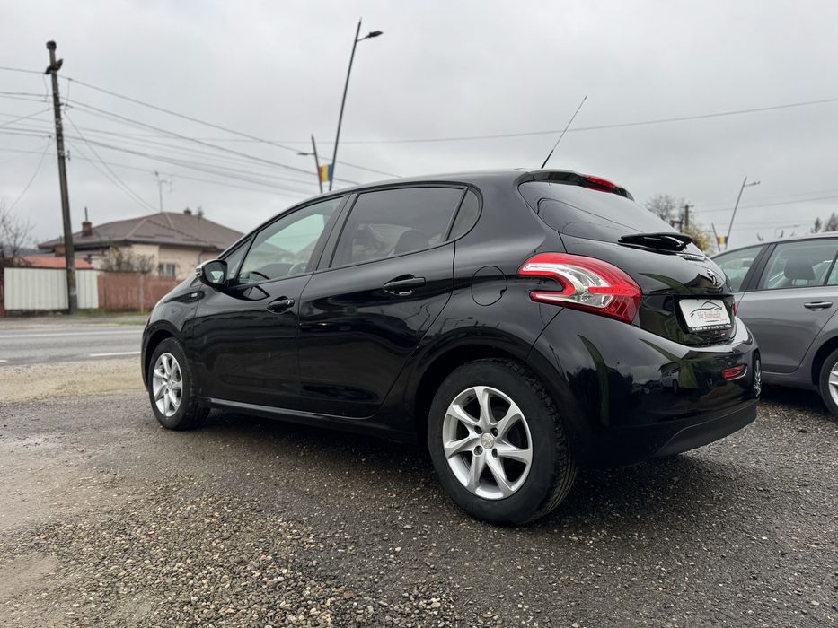 Peugeot 208**2014 *navi**clima*senzori**Rate/avans zero**