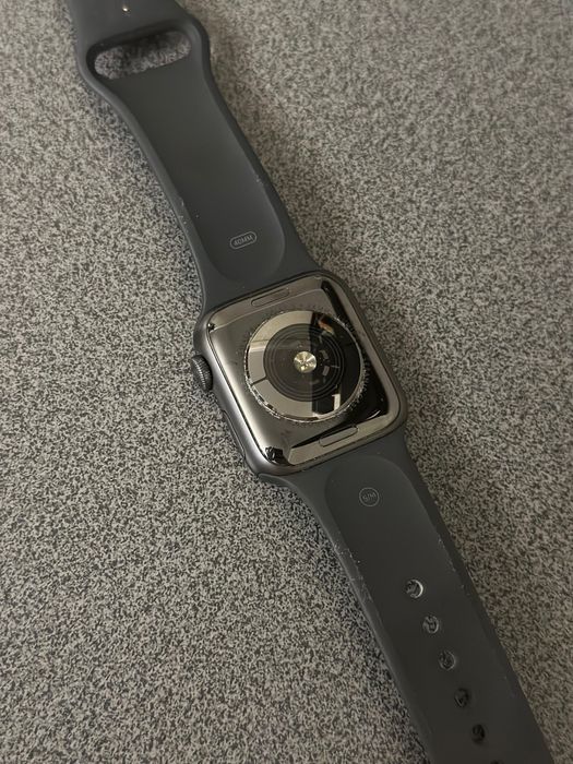Продам Apple watch 5