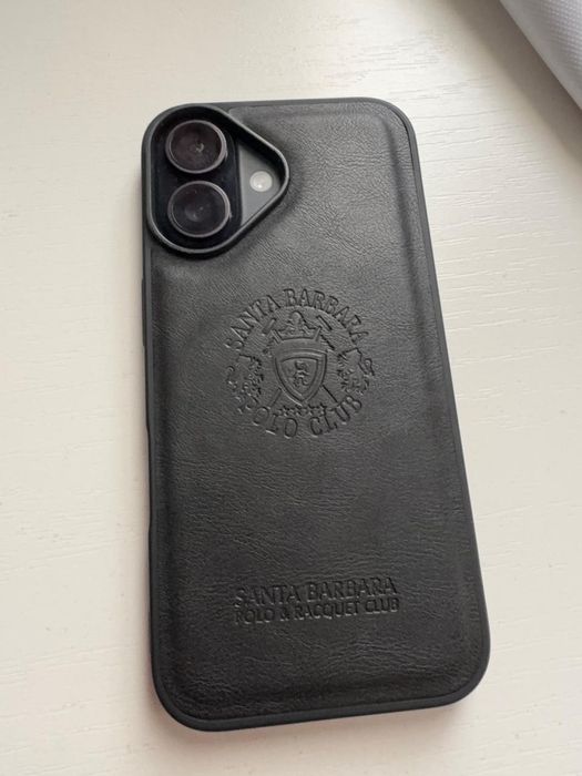 Нашёл iPhone 16 (чёрный цвет)