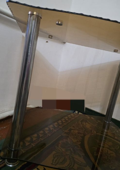 Продам стеклянные стол