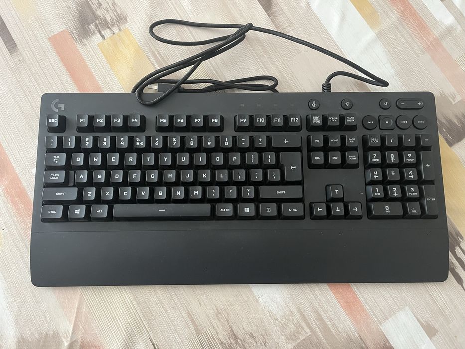 Геймърска клавиатура logitech G213 Prodigy