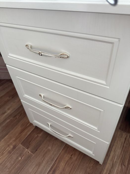 Продам стол в спальню