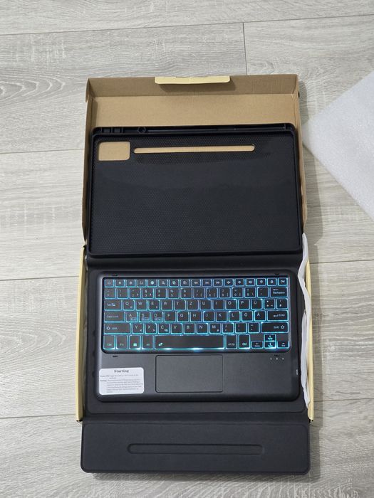 Husă cu tastatură pentru Lenovo Idea Tab Pro 12.7" (2025) – Tastatură detașabilă, iluminată, cu touchpad