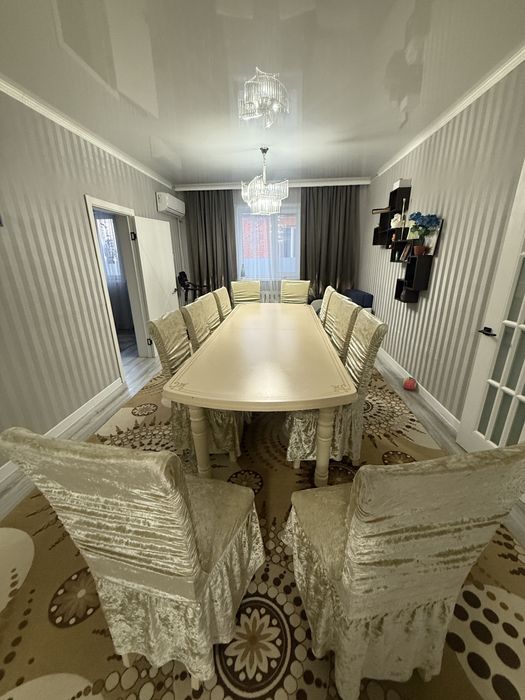 Стол со стульями