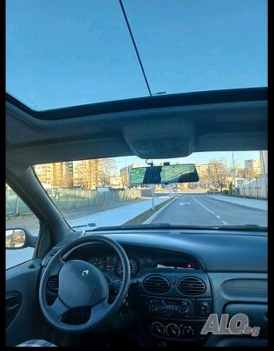 Автомобил Рено Меган Сценик