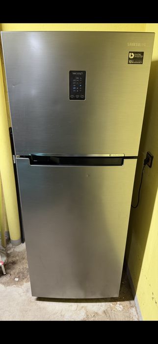 Продавам хладилник Samsung