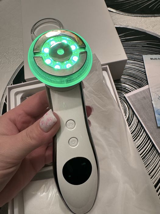 Новый массажер ems ,rf, микротоки всё в одном