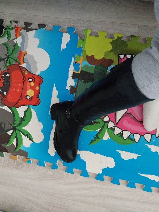 Cizme damă mărime 36 . Se potrivesc și la 37  au blaniță în interior.