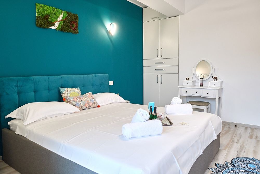 Direct proprietar închiriez apartament 2 camere – centru  Mamaia, zona Butoaie