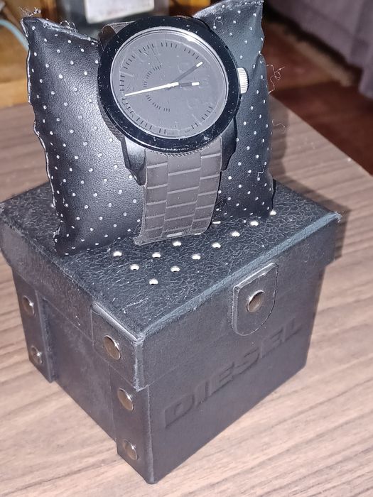 Ceas Diesel in cutie