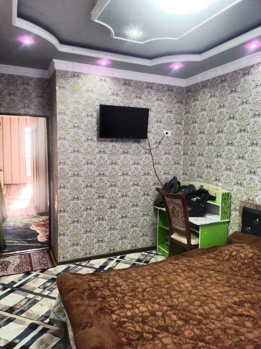 Eshonguzarda 3 xonali uy sotiladi