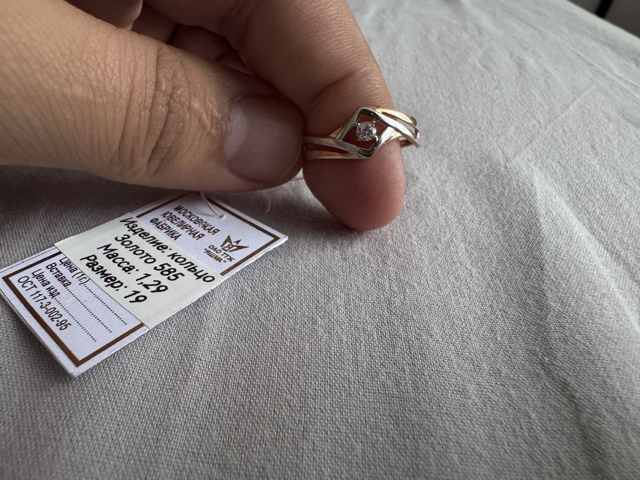 Продам кольцо золотое