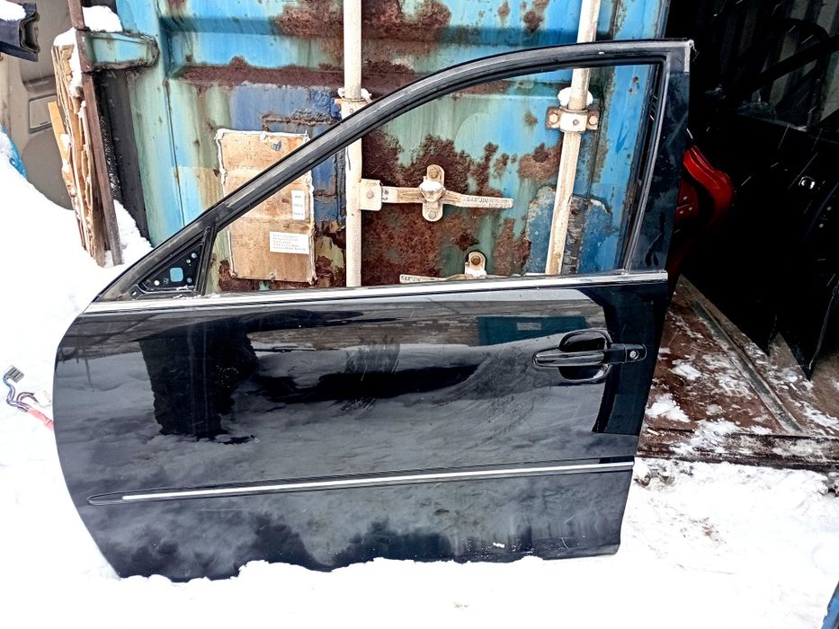 Передняя левая дверь Toyota Camry 30