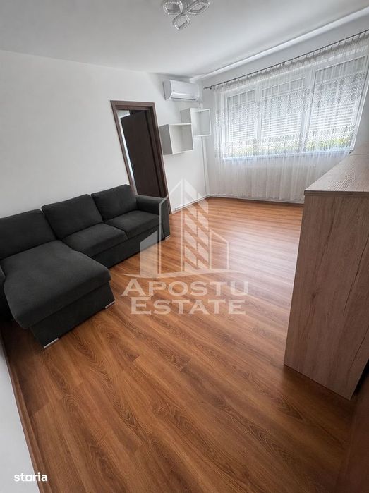 Apartament de vanzare cu 3 camere, 46 mp, zona Sagului