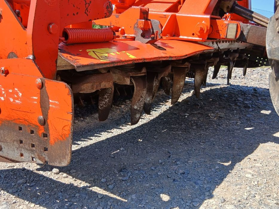 Freza rotativa de pământ kuhn HR 303 an 2001 de 3 metri m