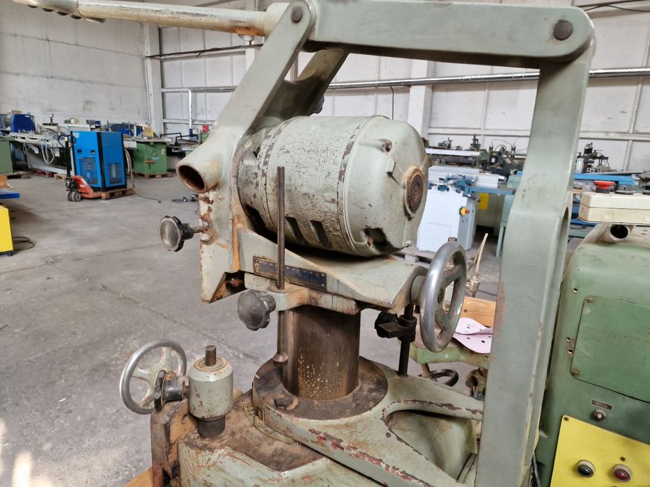 верижна дълбачка-ITALY,