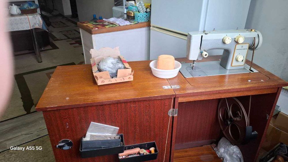 Швейная машинка Чайка 142М