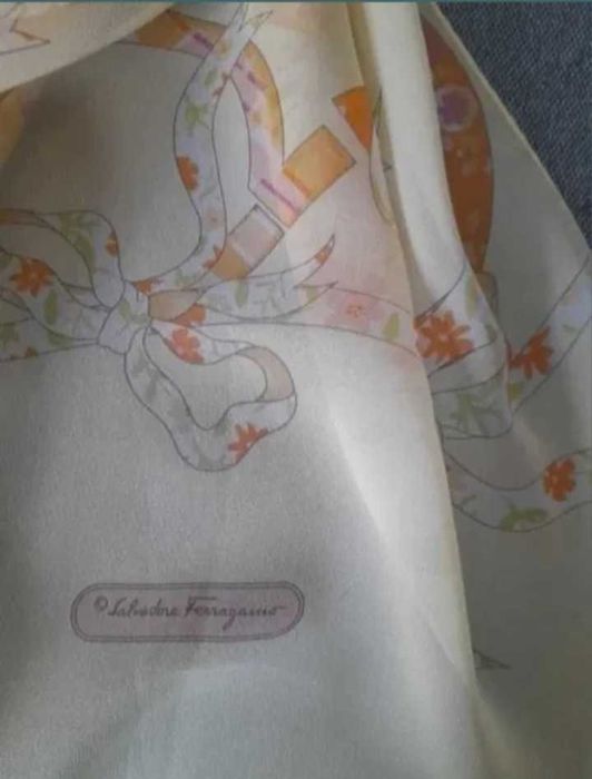 Esarfa Ferragamo, matase naturala, 190 lei