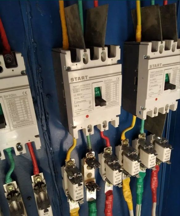 Электрик профессионал стаж 20- лет 2- разряд 2- допуск 2000 вольт