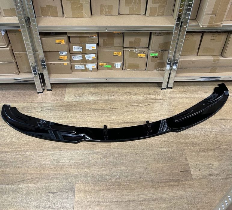 Спойлер/Нож предна броня Макстън BMW E90/E91 – черен гланц – фейслифт