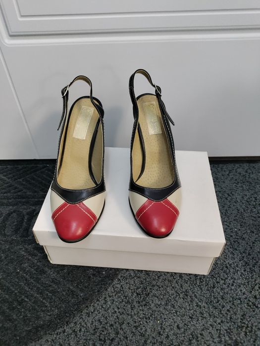 Pantofi dama piele naturala măsura 37, dar se potrivesc pt 36, 5