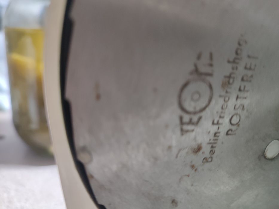 Хлеборезка и колбасы и овощей