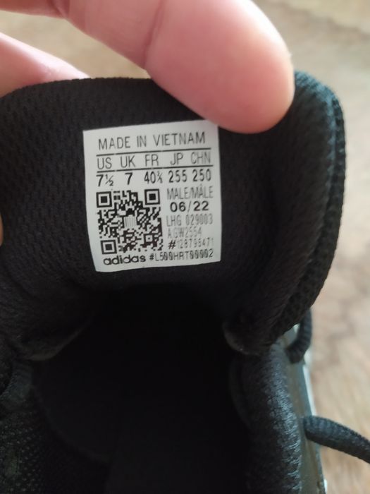 Продам кроссовки Адидас