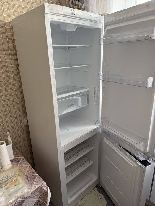 Холодильник Indesit