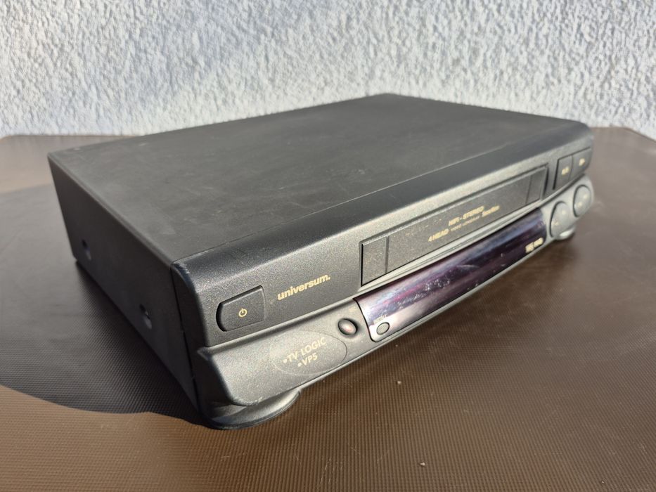 Vând video casette recorder Universum model VR778
