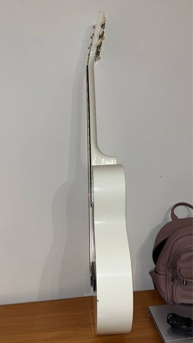 Акустическая гитара