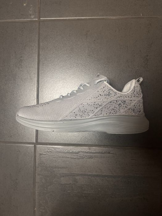 Сиви модерни обувки