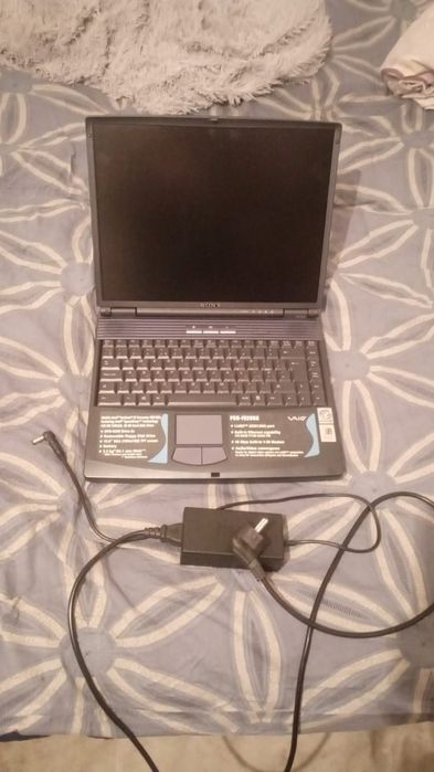 Продаю старый ноутбук от  Sony