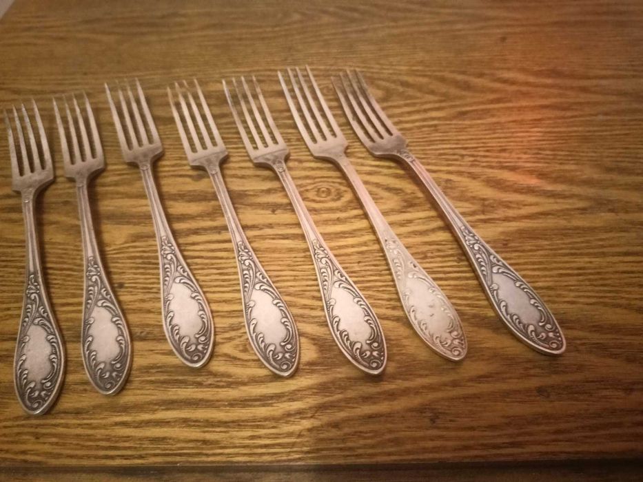 столовые приборы - вилки мельхиоровые